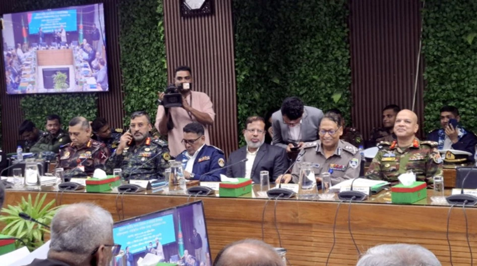 আইনশৃঙ্খলা বাহিনীর সঙ্গে সিইসির বৈঠক